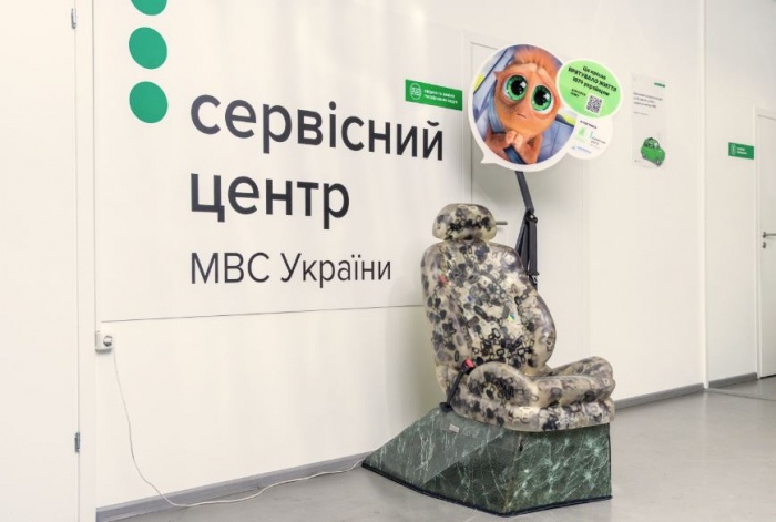 ОККО установила арт-объект, посвященный безопасности за рулем