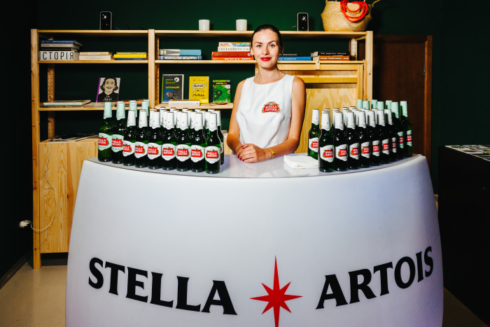 Stella Artois поддерживает молодых художников: бренд выступил партнером выставки Body Poetry