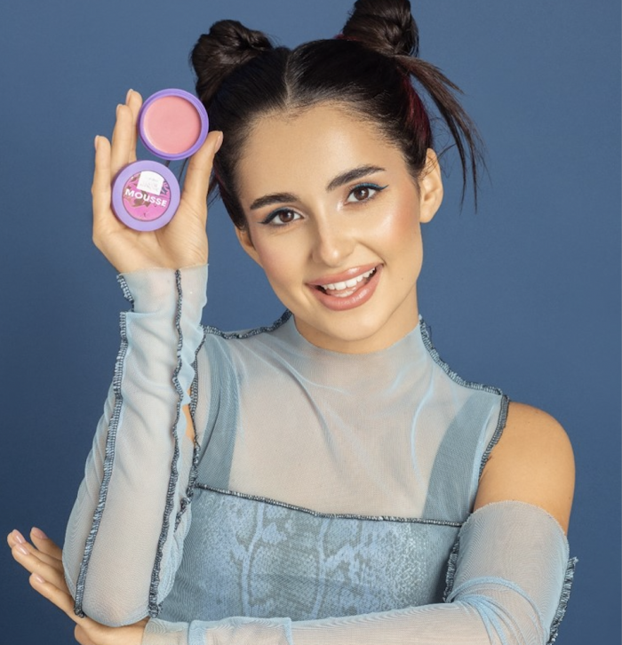 EVA в партнерстве с Анной Тринчер запускает новую коммуникацию  обновленного бренда GlamBee