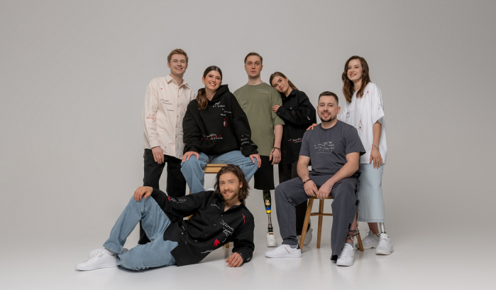 «Жити назустріч»: проєкт «Ми однієї крові» запустив лінійку адаптивного одягу для поранених військових