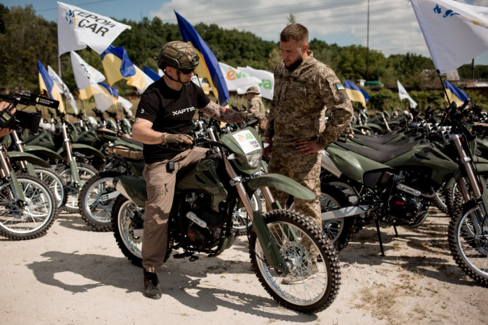 119 мотоциклів для ЗСУ: до Дня Незалежності здійснили найбільшу передачу мототехніки військовим 