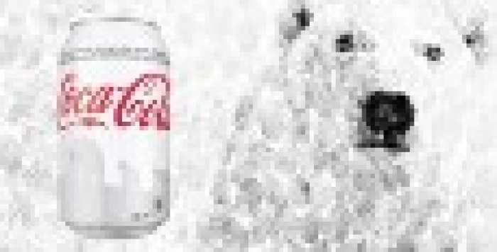 Coca-Cola меняет красный цвет на белый ради полярных медведей
