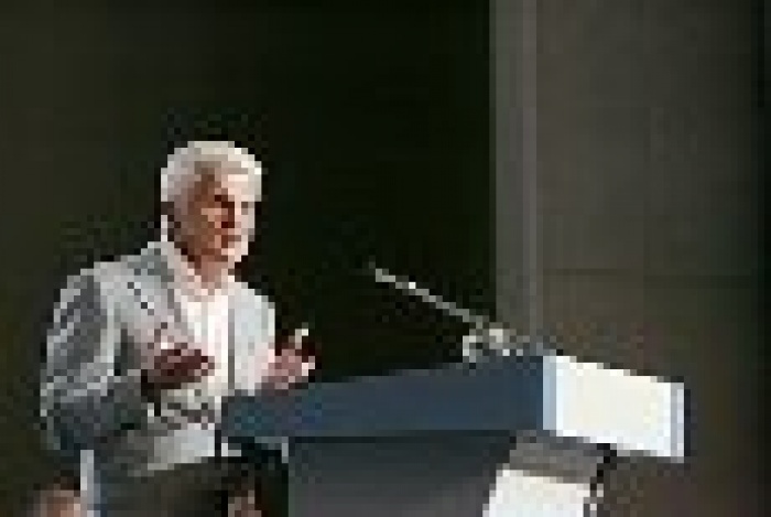 Владимир Литвин подписал закон о языковой политике