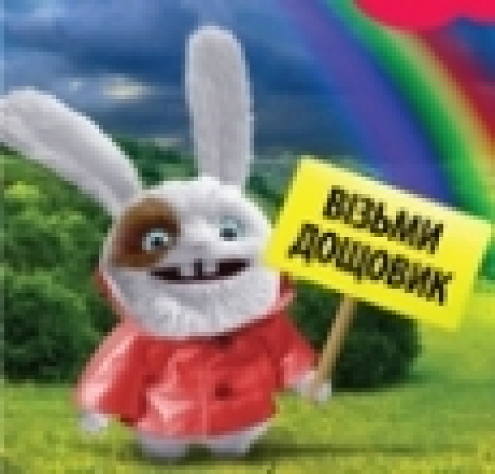 life:) продолжает проект «Время добрых дел!» и дарит дождевики в непогоду